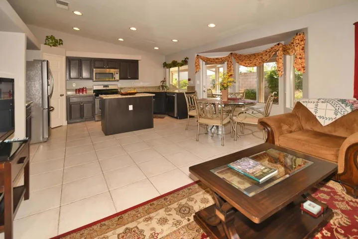 2177 Kitchen Fmly Rm