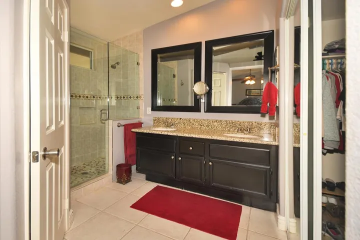 2205 Master Esuite Bath & Closet