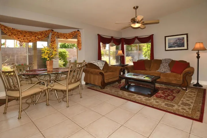 2175 Family Room Detail