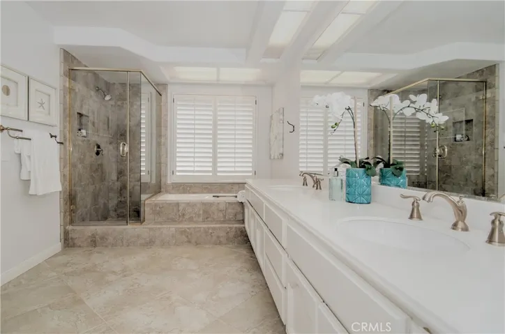 ...so much room in this master bath.