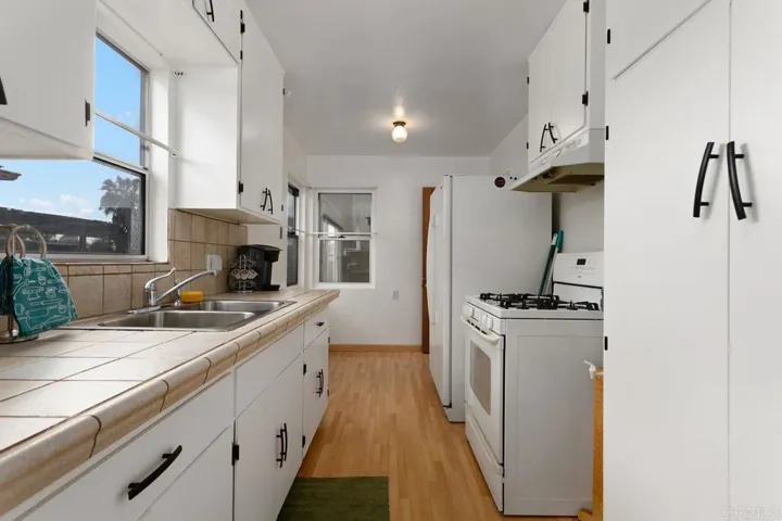 1108 Balour Drive, Encinitas, California 92024