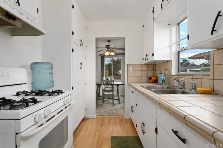 1108 Balour Drive, Encinitas, California 92024