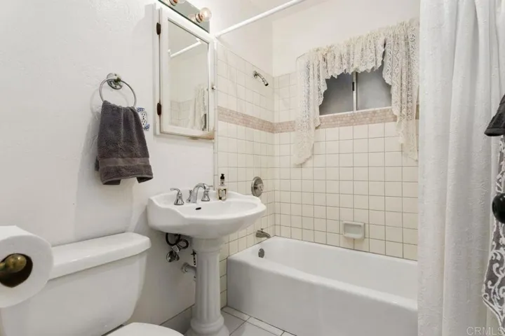 1108 Balour Drive, Encinitas, California 92024