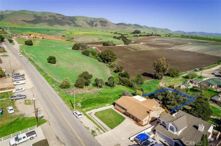 Approximate back lot lines for general idea only. Buyers to check with surveyor for exact lines.