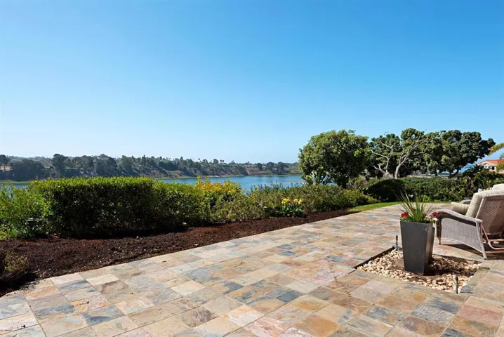 7548 Navigator Circle, Carlsbad, California 92011