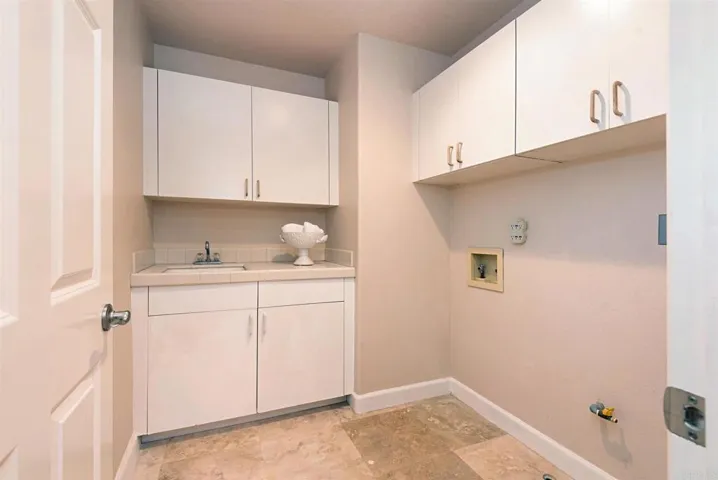 7548 Navigator Circle, Carlsbad, California 92011