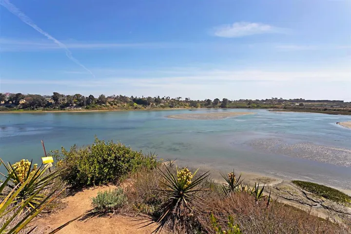 7548 Navigator Circle, Carlsbad, California 92011