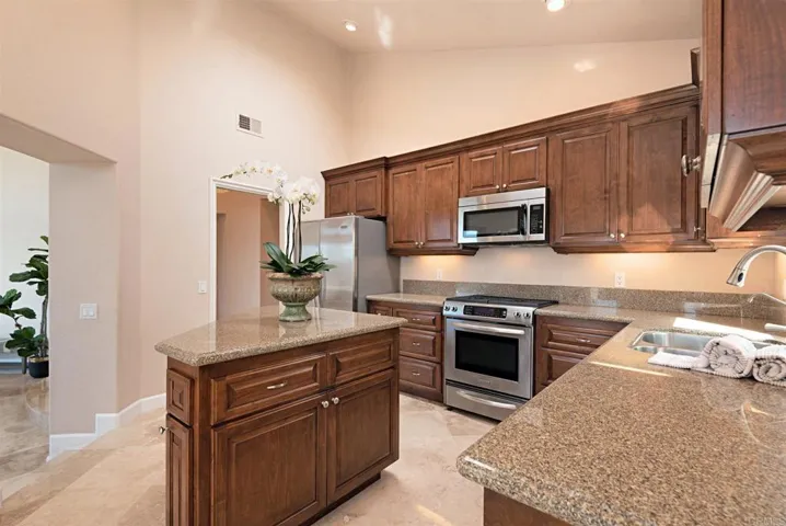 7548 Navigator Circle, Carlsbad, California 92011