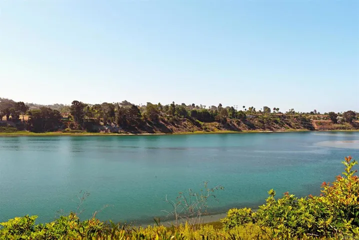 7548 Navigator Circle, Carlsbad, California 92011