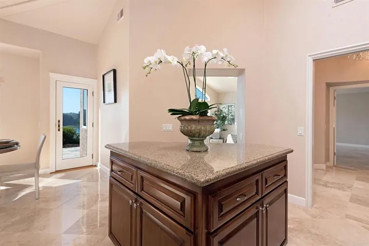 7548 Navigator Circle, Carlsbad, California 92011