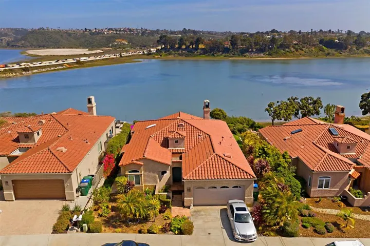 7548 Navigator Circle, Carlsbad, California 92011
