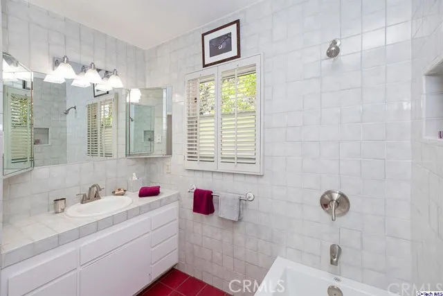 Master Bedroom En-suite Bathroom