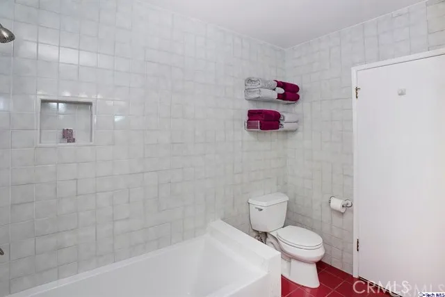 Master Bedroom En-suite Bathroom