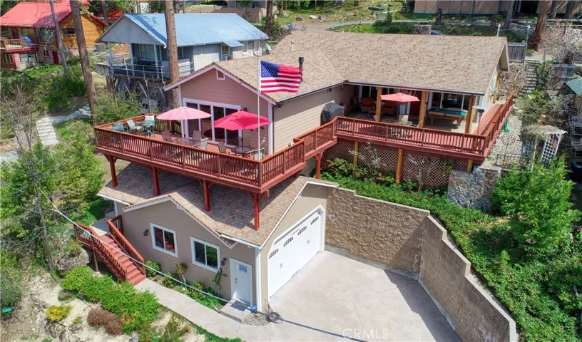 Lots of outdoor space and plenty of parking too!