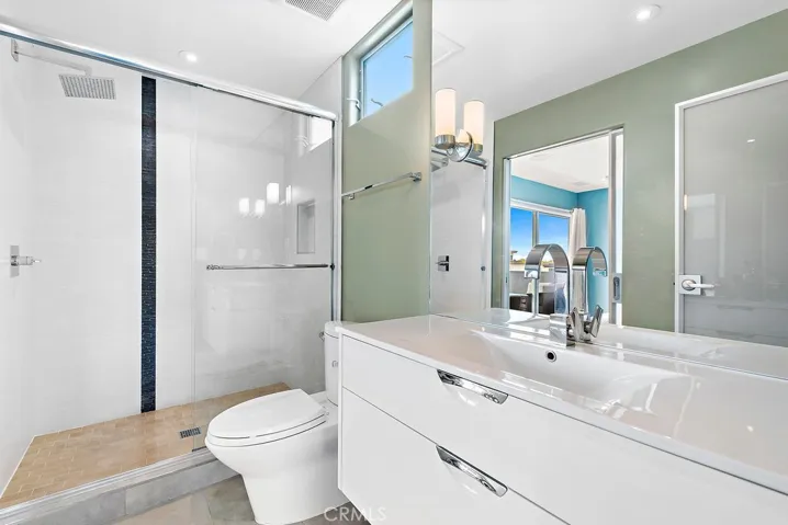 This is ensuite bathroom of the upstairs bedroom.