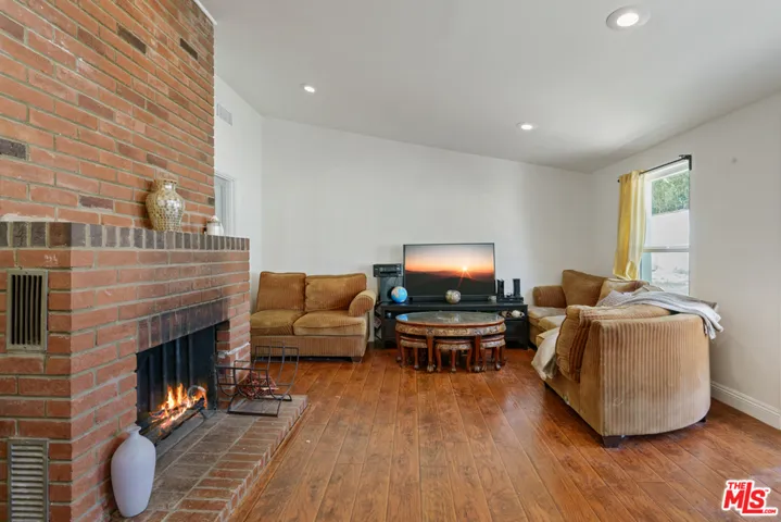 1974 Comstock Avenue, Los Angeles, California 90025