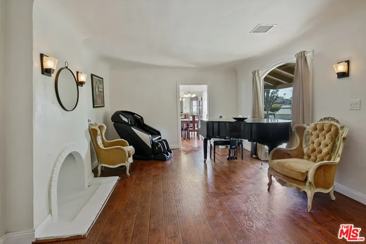 1974 Comstock Avenue, Los Angeles, California 90025