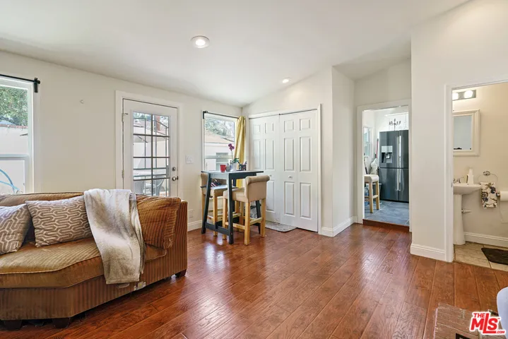 1974 Comstock Avenue, Los Angeles, California 90025