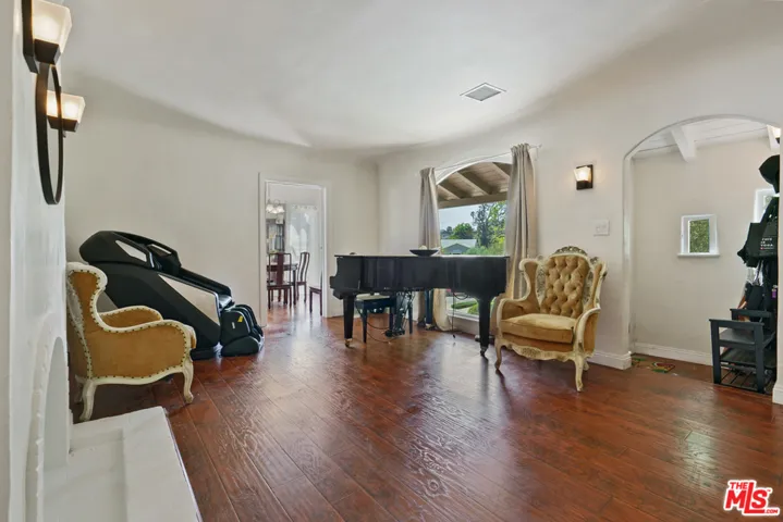 1974 Comstock Avenue, Los Angeles, California 90025
