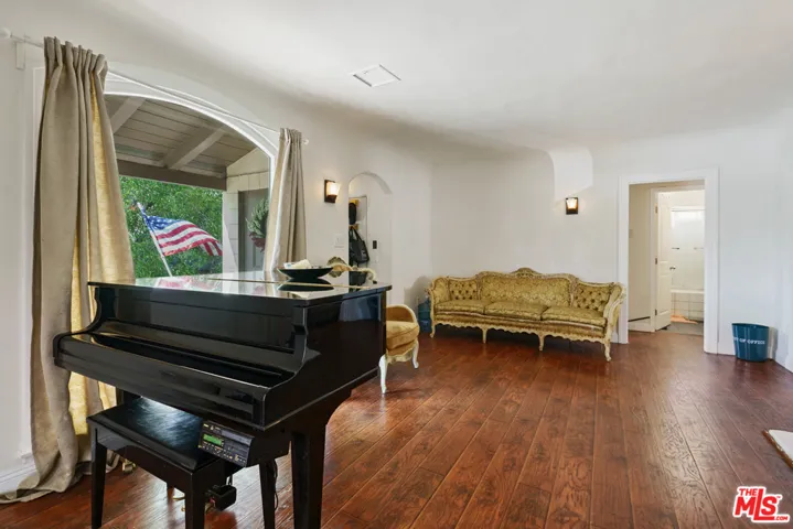 1974 Comstock Avenue, Los Angeles, California 90025