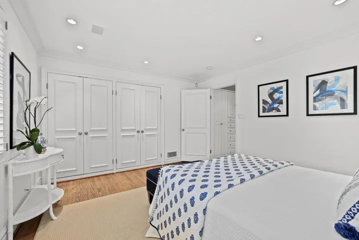 master bdrm great built in closet