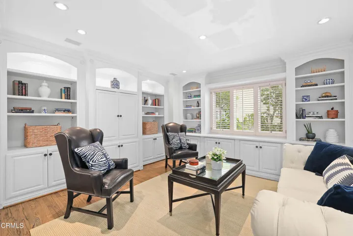 Den or 3rd bdrm
