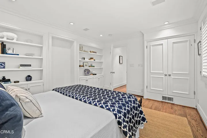 2nd bdrm with built in