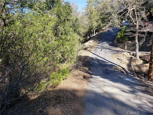 985 Brentwood Drive, Lake Arrowhead, California 92352