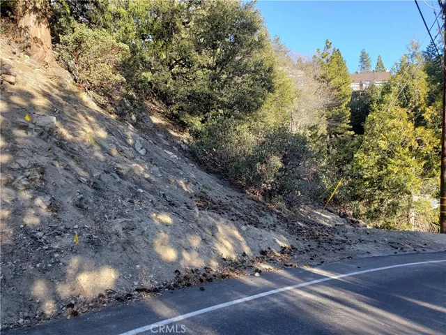 985 Brentwood Drive, Lake Arrowhead, California 92352