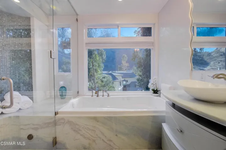 Spa Bath Jacuzzi & Huge Steam Room