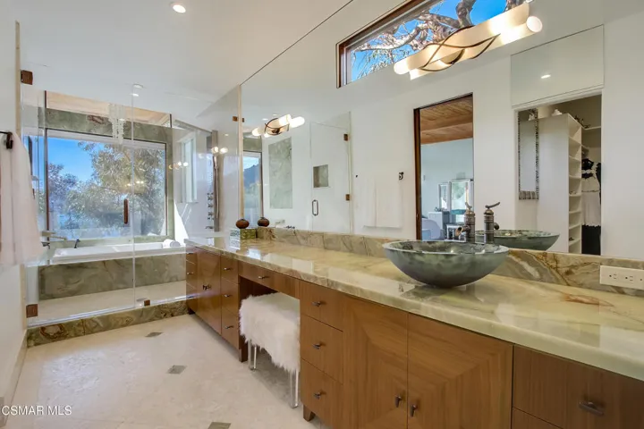 Bathroom w/ Walk-in Closet