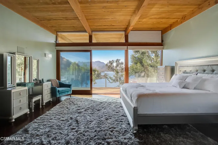 Bedroom w Radiant Lakefront/MTN Views