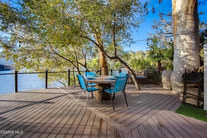 Outdoor Family Dining Space