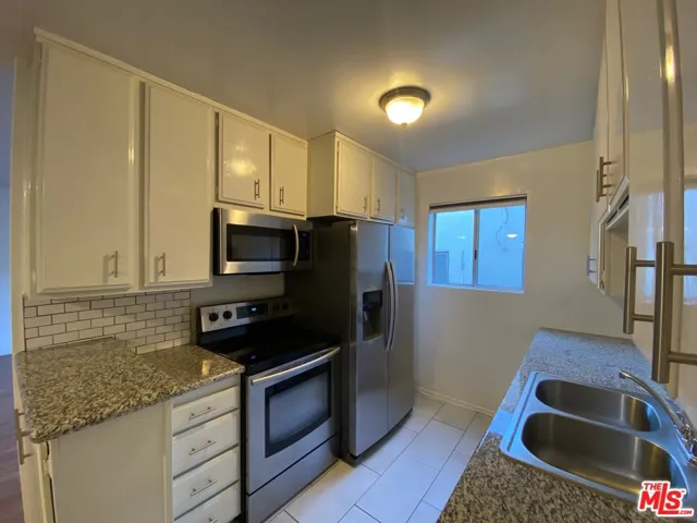 617 N Sweetzer Avenue 2, West Hollywood, California 90048