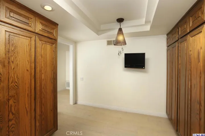 534 S Oak Knoll Avenue 106, Pasadena, California 91101