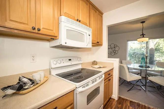 3350 La Mesa Drive 10, San Carlos, California 94070
