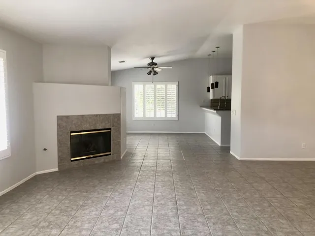 Lvrm to kitchen