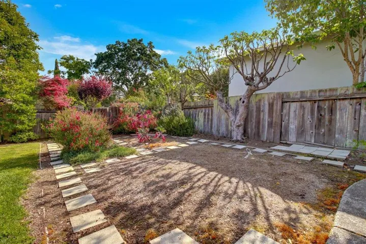 980 Lucky Avenue, Menlo Park, California 94025