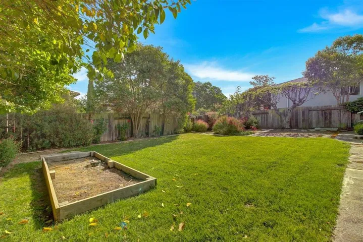 980 Lucky Avenue, Menlo Park, California 94025