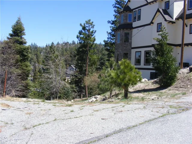 832 Brentwood Drive, Lake Arrowhead, California 92352