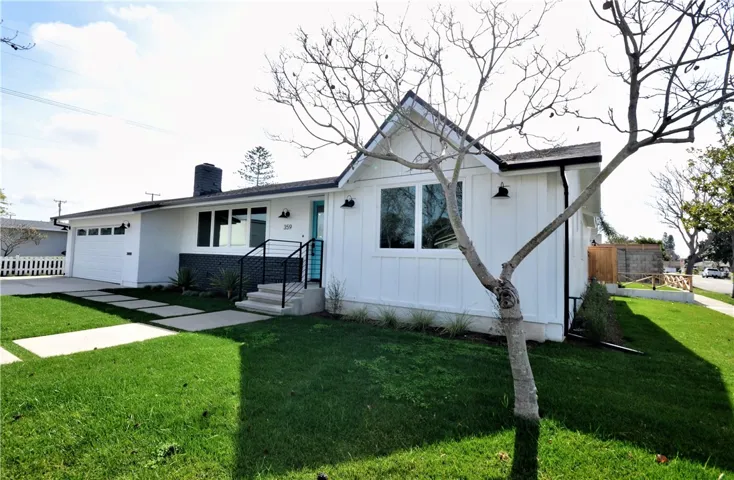 359 Unit A Nassau Road, Costa Mesa, California 92626