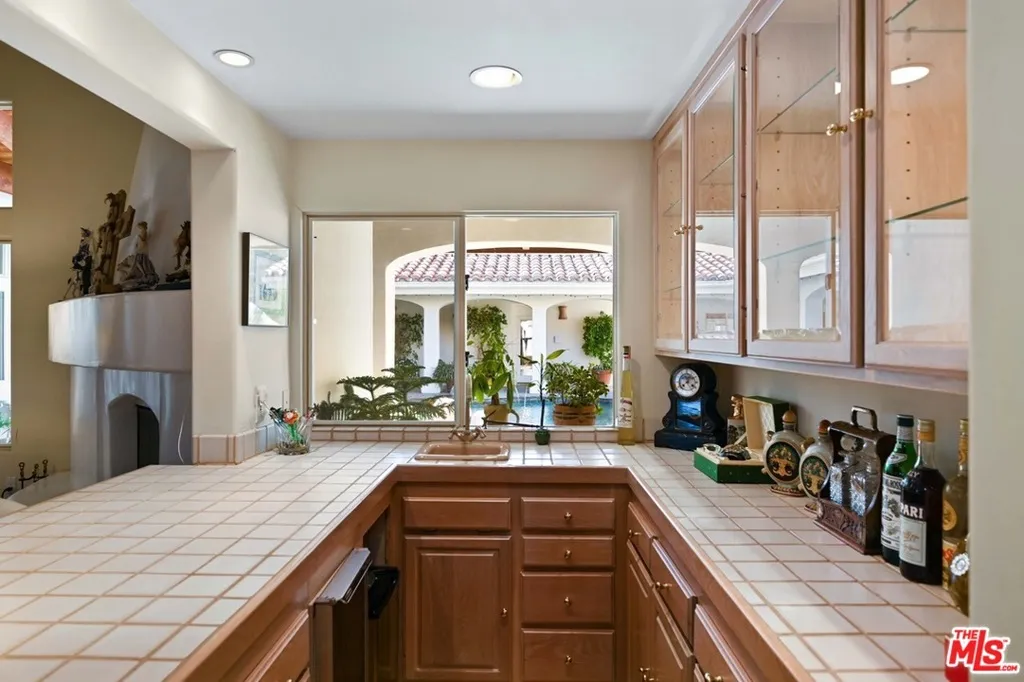 26763 Mulholland, Calabasas, California 91302 home-pic-7