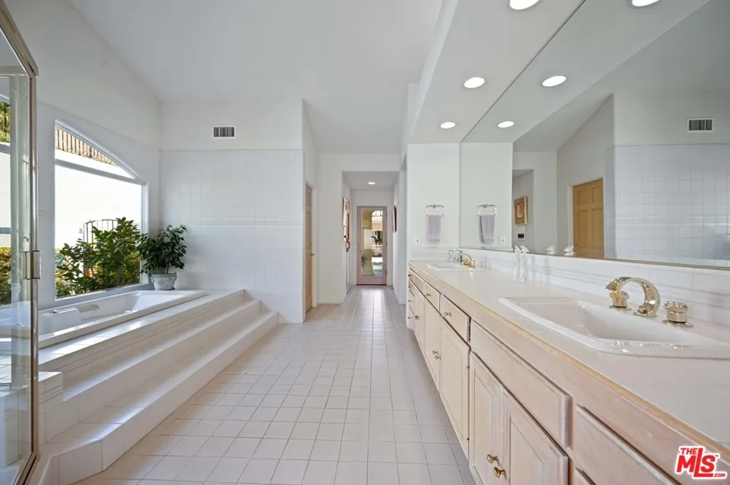26763 Mulholland, Calabasas, California 91302 home-pic-14