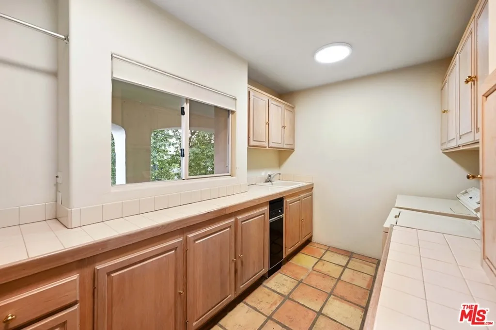 26763 Mulholland, Calabasas, California 91302 home-pic-33