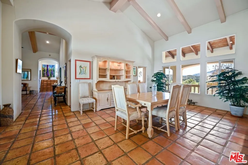 26763 Mulholland, Calabasas, California 91302 home-pic-10