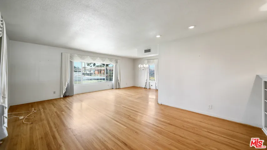 2320 N Bullis Road, Compton, California 90221