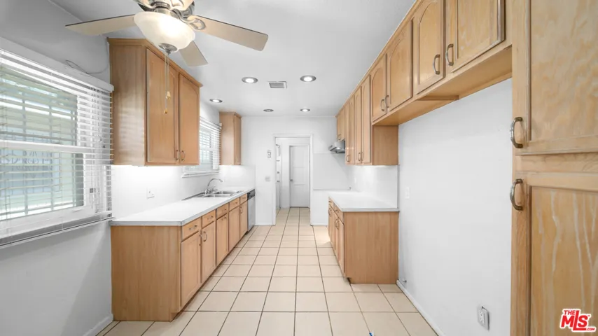 2320 N Bullis Road, Compton, California 90221