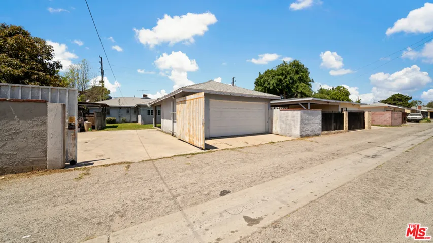 2320 N Bullis Road, Compton, California 90221