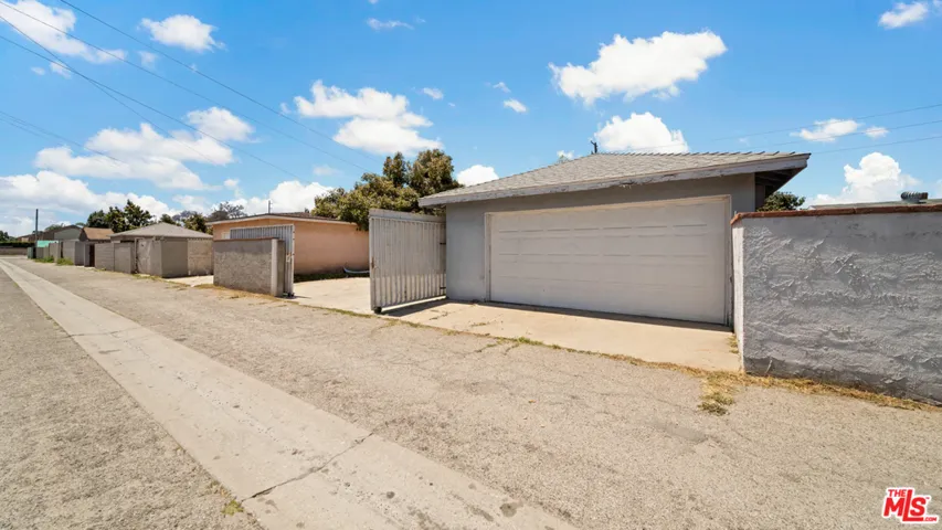 2320 N Bullis Road, Compton, California 90221