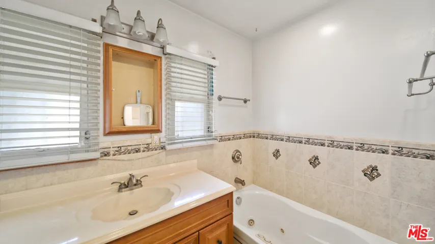 2320 N Bullis Road, Compton, California 90221
